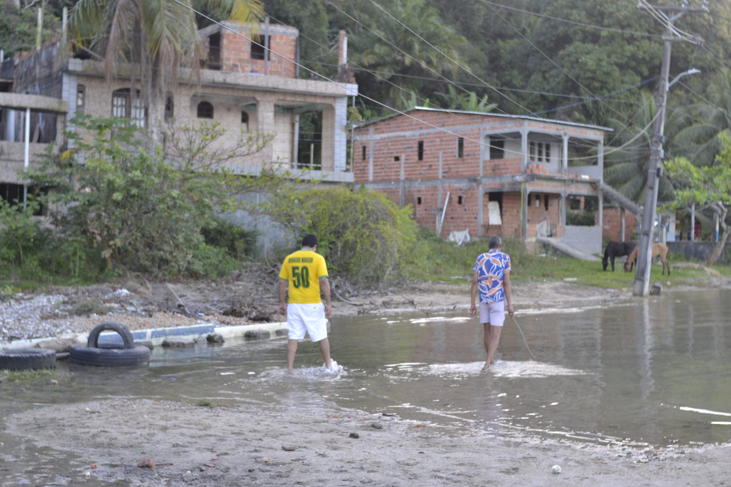 Mansur visita Ilha de Maré e denuncia racismo ambiental na Baía de Todos-os-Santos